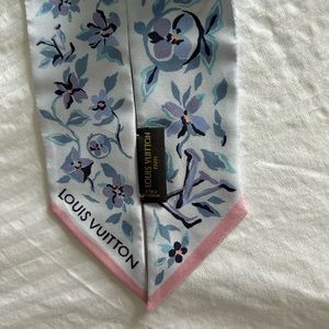 Louis Vuitton purple bandeau. NWOT. Never used. Do not have original packaging.